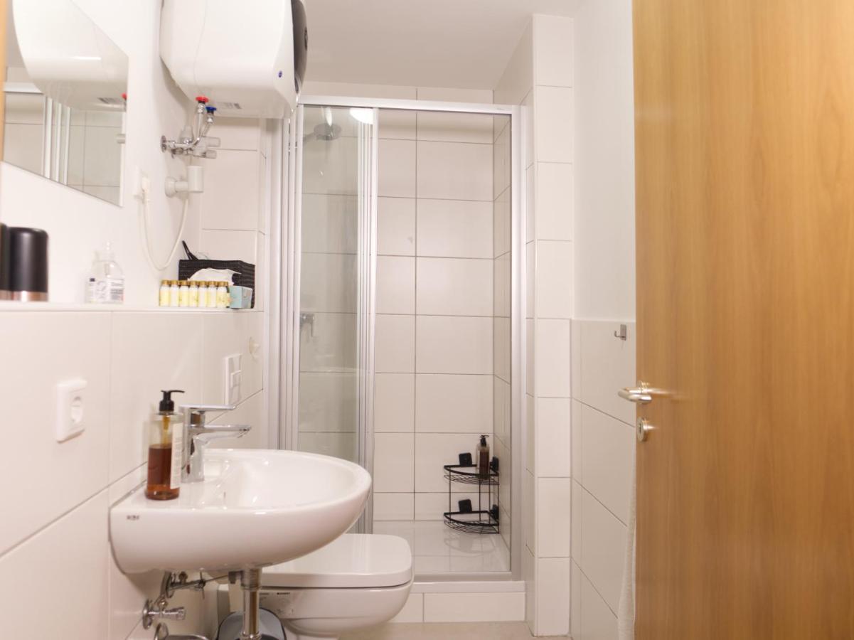 Bohnapartments Elisa - Wohlfuehlapartment Mit 2 Gratis Parkplaetzen Und 3 Schlafzimmern - Wlan - Vollausstattung Эрфурт Экстерьер фото